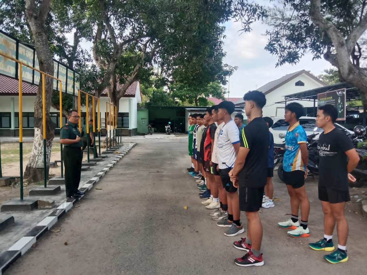 Letkol INF Nanang Fahrurozi memberikan motivasi & arahan bagi remaja untuk mengabdi menjadi prajurit TNI AD