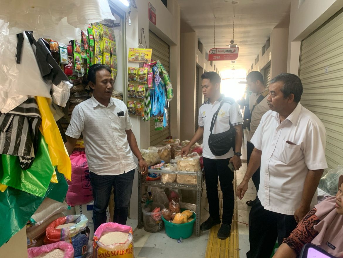 Jelang Ramadhan Polres Pamekasan dan Tim Monitoring Bapokting Sidak Pasar