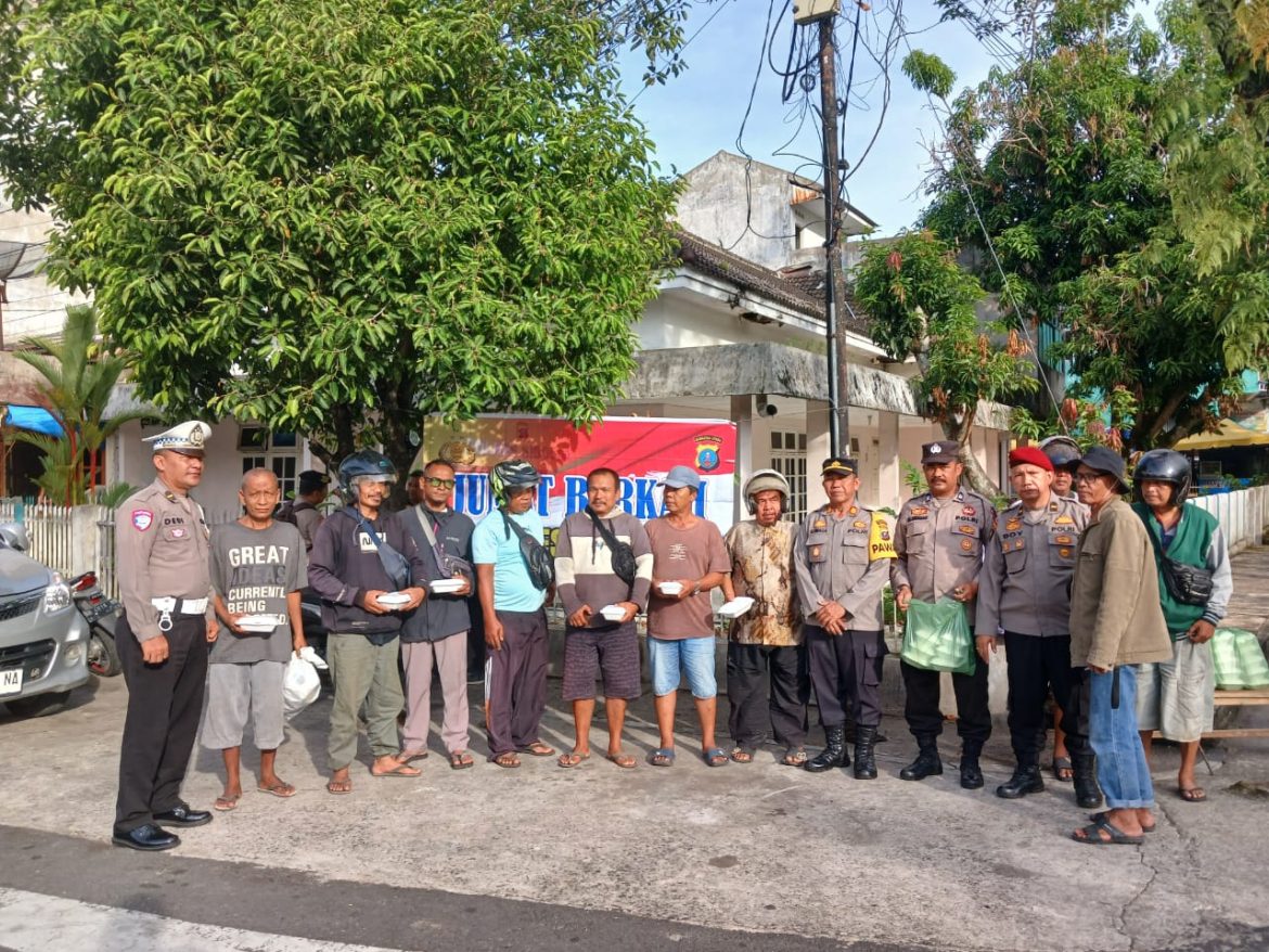 Terima Kasih Polres Sibolga, Jumat Berkah Bagikan Nasi Kepada Pengguna Jalan