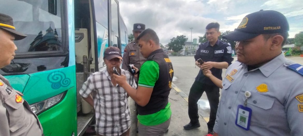 Ops Keselamatan Krakatau Cek Kesehatan Dan Pemeriksaan Alkohol Driver Bus, Travel Dan Pengguna Jalan