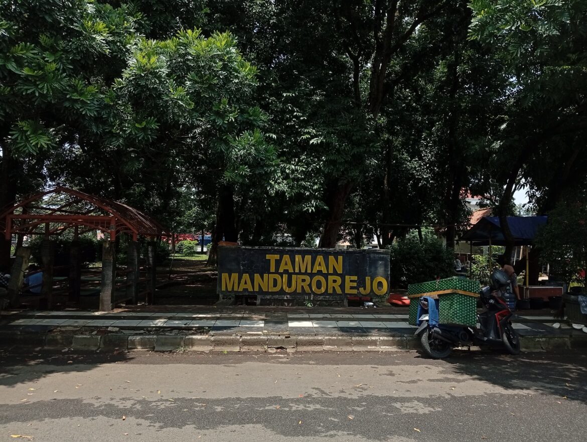 Dishub Kabupaten Pekalongan Gerak Cepat Tanggapi Laporan Masyarakat, Tentang Kerusakan Lampu Taman Mandurorejo