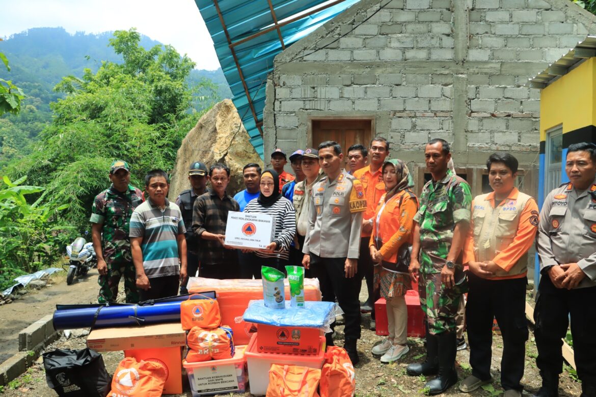 Polres Ponorogo bersama Forkopimda Tinjau Lokasi Longsor di Slahung
