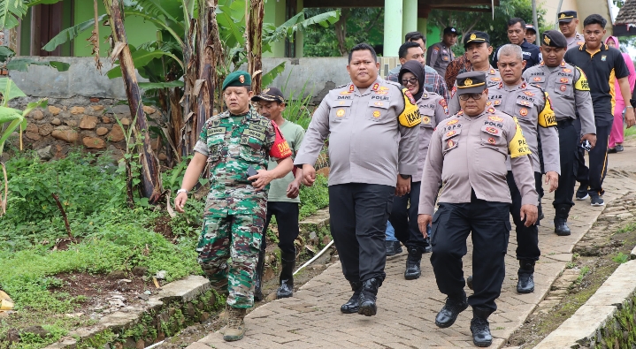 Polisi Gerak Cepat Selamatkan Bayi yang Ditemukan Warga di Diwek Jombang
