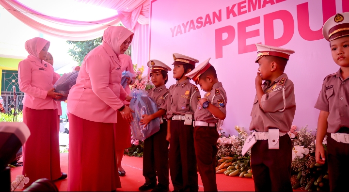 Ketua YKB Jatim Ade Imam Sugianto Kunjungi TK Kemala Bhayangkari 23 Lumajang, Berikan Makan Bergizi Gratis