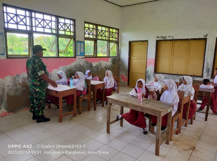 Babinsa Koramil Modung, Tanamkan Wawasan Kebangsaan Dan Anti-Bullying