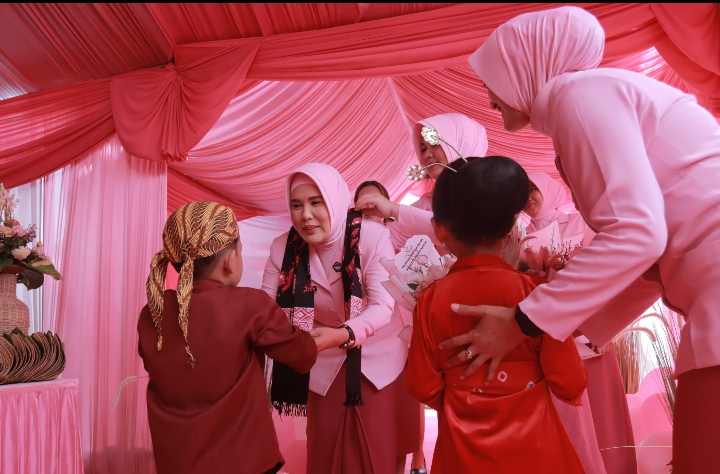 YKB Jatim Berbagi Makanan Bergizi di TK Kemala Bhayangkari 45 Kalipang Blitar