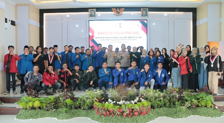 Polres Nganjuk dan Mahasiswa Salurkan 300 Bingkisan Bansos Sambut Ramadhan