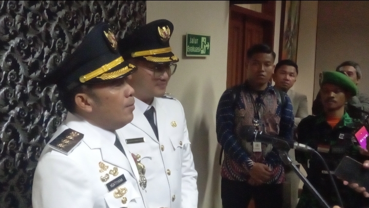 Serahkan Tongkat Kepemimpinan Walikota, Ngatiyana dan Adhitia Komitmen Bawa Perubahan Untuk Kota Cimahi 