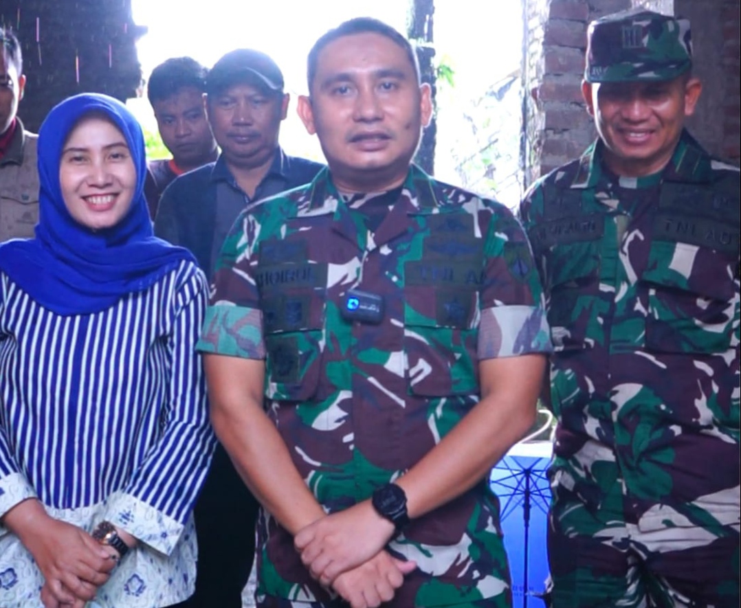 Disambut Hujan Lebat di Awal Ramadhan Penuh Berkah, Dandim 0719 /Jepara Letkol Arm Khoirul Cahyadi S. E. Serahkan Bantuan Program “Dompet Peduli” Edisi Ramadhan di Desa Manyargading