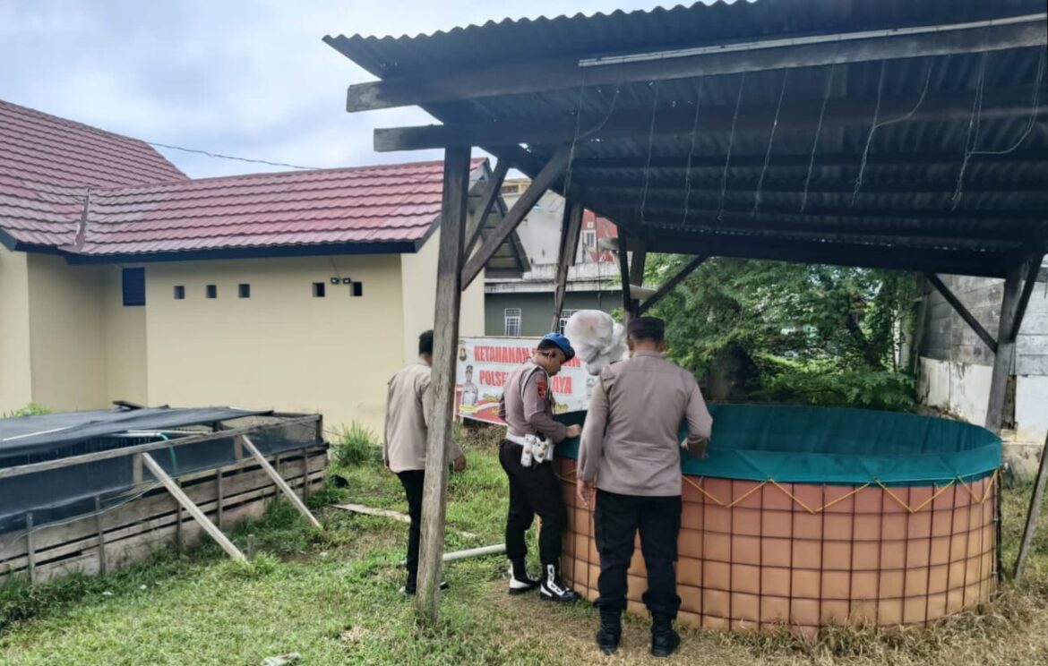 Polsek Indralaya Laksanakan Monitoring dan Pemeliharaan Ternak Ikan Program Ketahanan Pangan