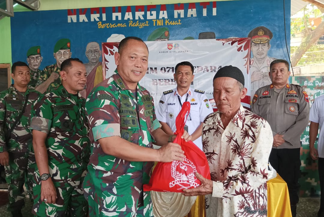 Aksi ke-5 “Kodim 0719 / Jepara Berbagi” di Koramil 08 / Keling, Berikan Bantuan Kepada 41 Masyarakat yang Membutuhkan, Cerminan Kepekaan Sosial TNI AD