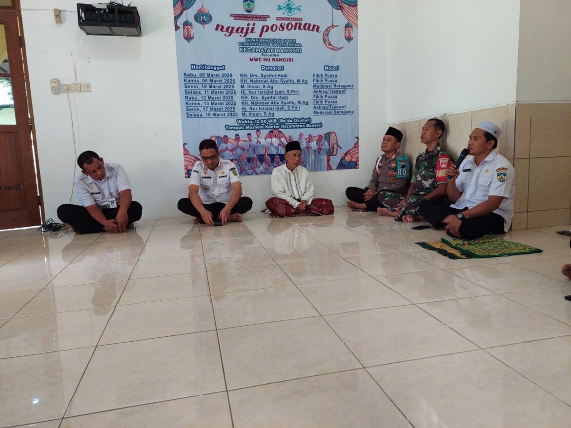 Sertu Haryono Hadiri Kegiatan Ngaji Posonan di Mushola Kecamatan Bangsri