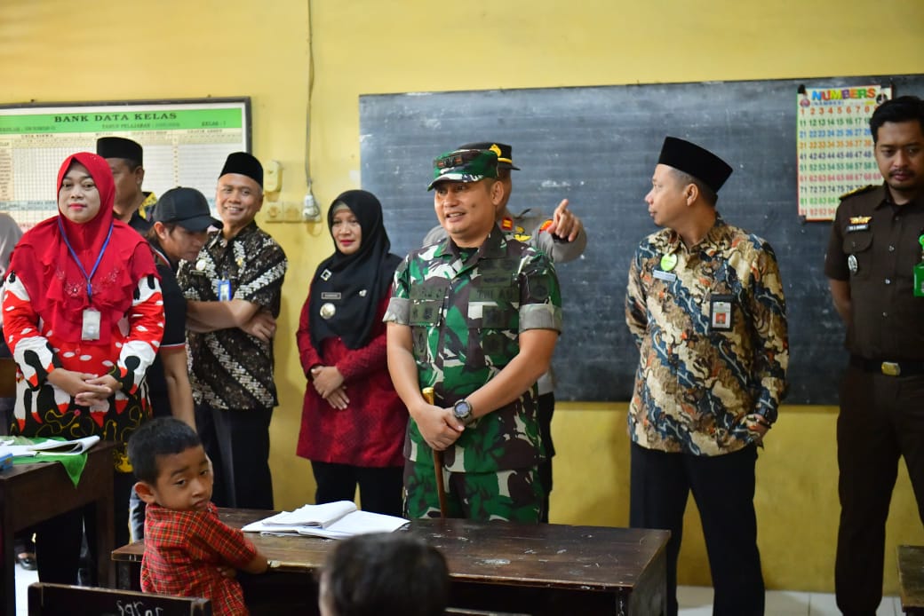 Dandim 0719 / Jepara dan Forkompimda Pantau dan Awasi Pelaksanaan MBG Hari Pertama Masuk Sekolah di Bulan Suci Ramadhan