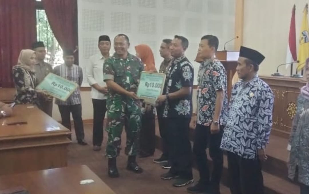 Kasdim 0719 / Jepara Mayor Arm Syarifudin Widiarto Hadiri Launching Program Gerakan Bulan Sedekah & Gerakan Cinta Baznas Kabupaten Jepara TA. 2025