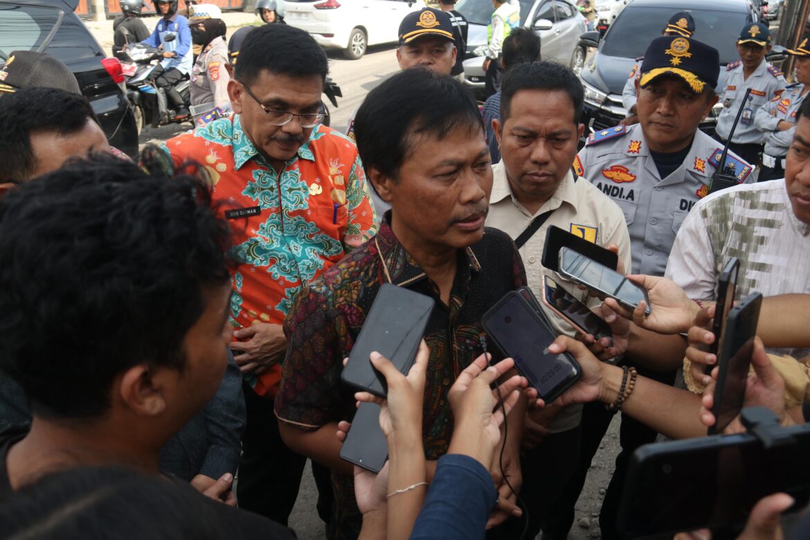 Wali Kota Cirebon Tinjau Jalan Rusak di Ciremai Raya