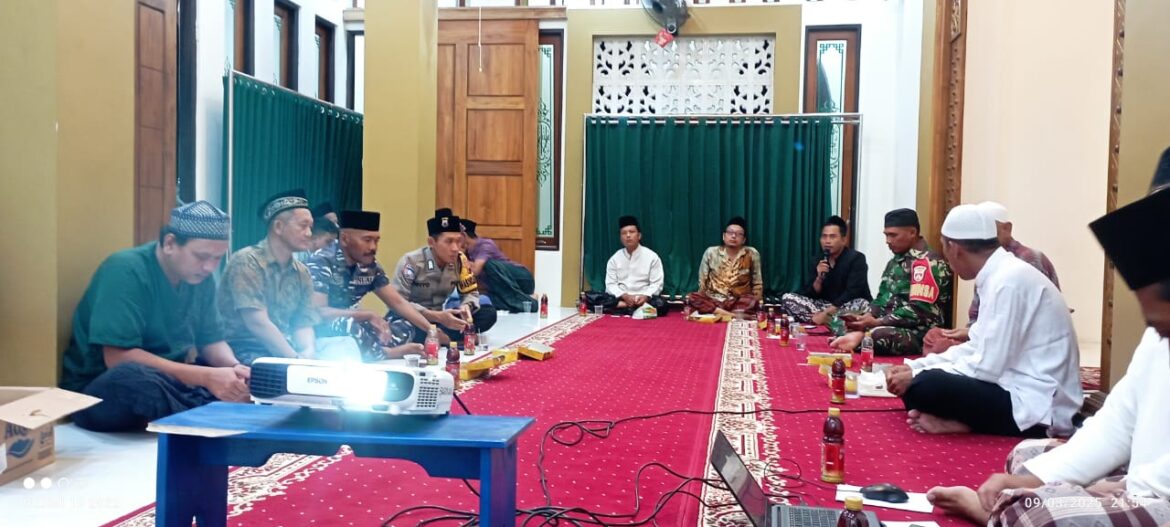 Babinsa Kodim 0719 / Jepara Serka Supriyono Hadiri Rapat Pembentukan Pawai Takbir dan Persiapan Sholat Idul Fitri di Mushola Baitul Aqso Lego