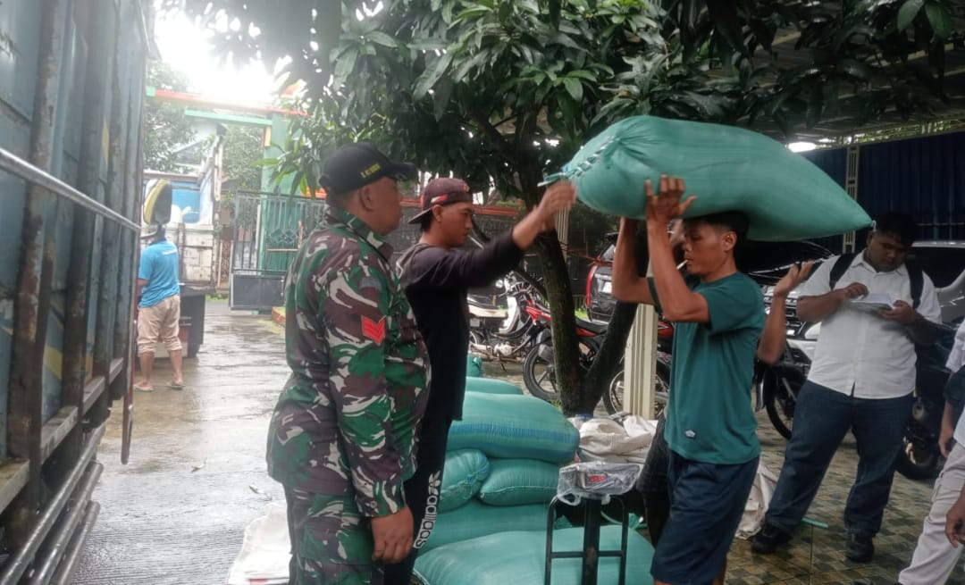 Babinsa Kodim 0719 / Jepara dan PPL Kedung Laksanakan Pendampingan Penyerapan Gabah di Desa Sowan Kidul