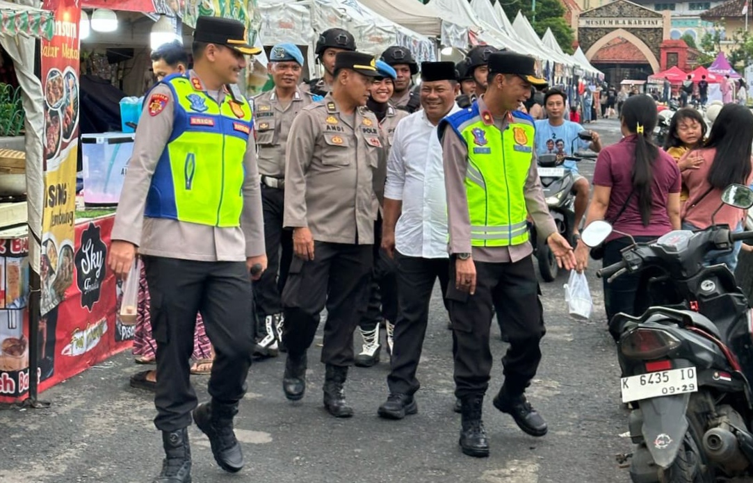 Polres Jepara Gelar Patroli dan Pengamanan Bazar Ramadan UMKM Hingga Bagi Takjil Gratis Ke Masyarakat