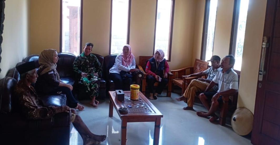 Babinsa Kodim 0719 / Jepara Dampingi Bulog Sosialisasi GKP di Desa Pendosawalan