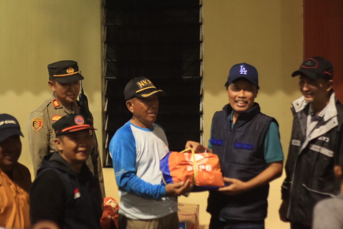 Tinjau Lokasi Banjir, Wali Kota Cirebon Imbau Masyarakat Jaga Saluran Air