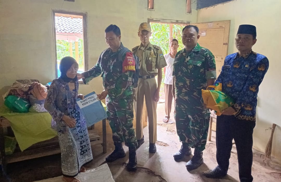 Program Sosial “Dompet Peduli” Kodim 0719 / Jepara, Aksi ke 36 Bantu Nenek Sakini di Desa Jlegong