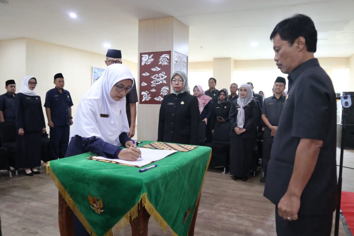 Lantik Pejabat Fungsional Pengawas Sekolah, Wali Kota Tegaskan Peran Strategis Tingkatkan Kualitas Pendidikan