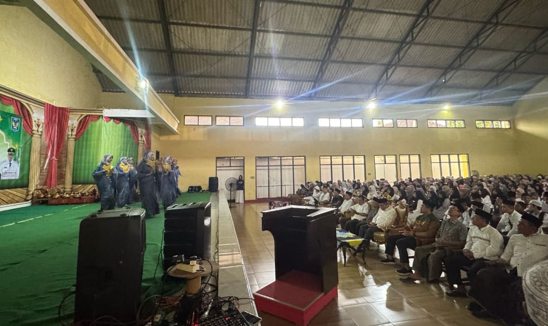 Buka Puasa Bersama di SMPN 1 Jepara, Kasdim 0719 / Jepara Mayor Arm Sarifudin Widianto Hadiri Buka Puasa Bersama Unit SPPG Makan Bergizi Gratis