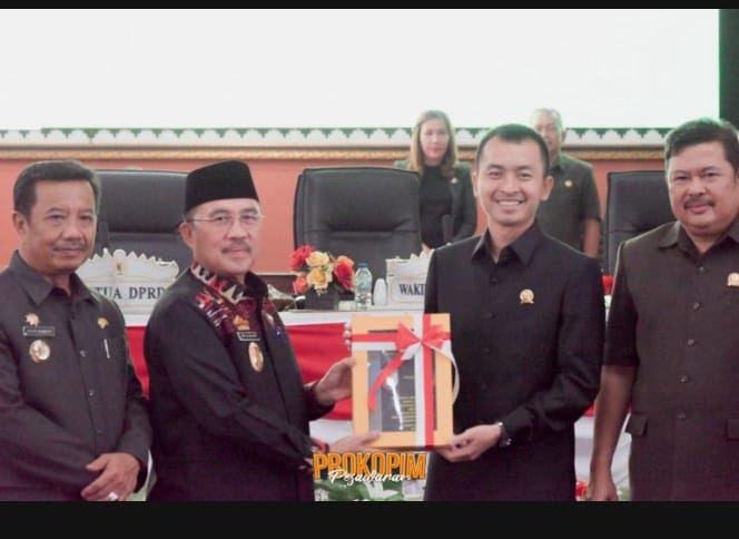 DPRD pesawaran Bahas sejumlah program prioritas dalam Rapat paripurna penyapayan nota pengantar 4 Ranperda