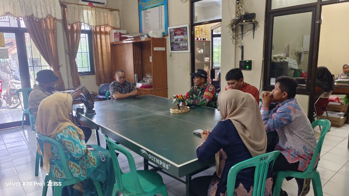 Babinsa Kelurahan Kesepuhan Lakukan Pendampingan Rakor Bersama Lurah dan Komnas Perlindungan Anak Kota Cirebon