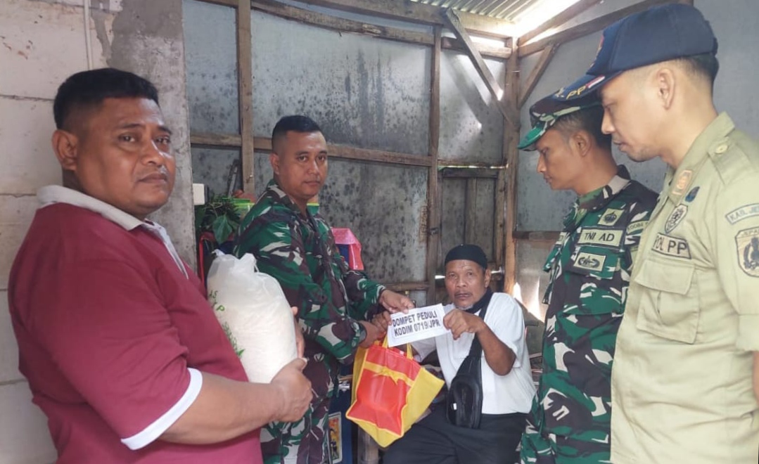 Kondisi Lansia Muhammad Hasyim, Penerima Manfaat Program “Dompet Peduli” Kodim 0719 / Jepara, Mendapatkan Bantuan pada Aksi ke 48