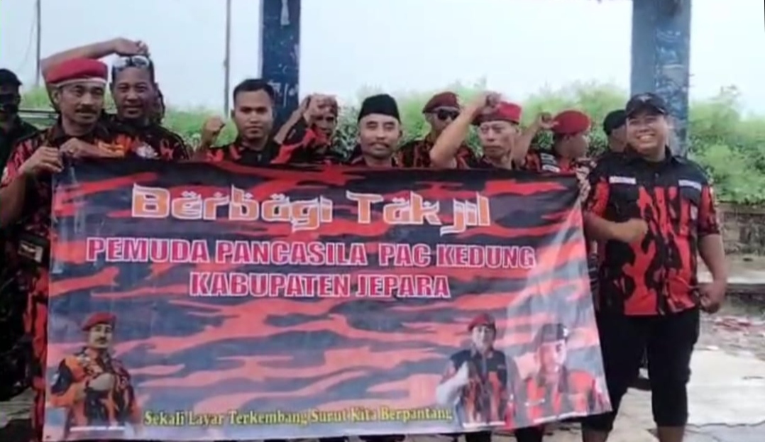Pemuda Pancasila Kabupaten Jepara Terus Bergerak Menabur Kebaikan, PAC Kedung Bagikan Takjil untuk Pengguna Jalan