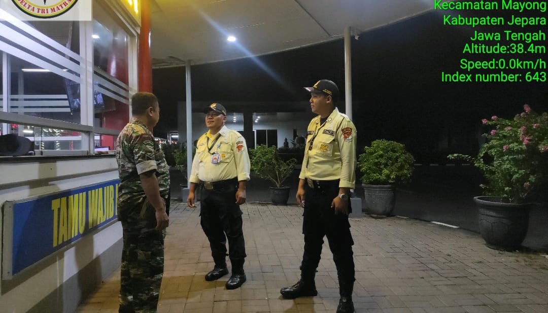 Babinsa Desa Sengonbugel Melaksanakan Patroli Wilayah Kawasan Industri di Kecamatan Mayong, Jepara
