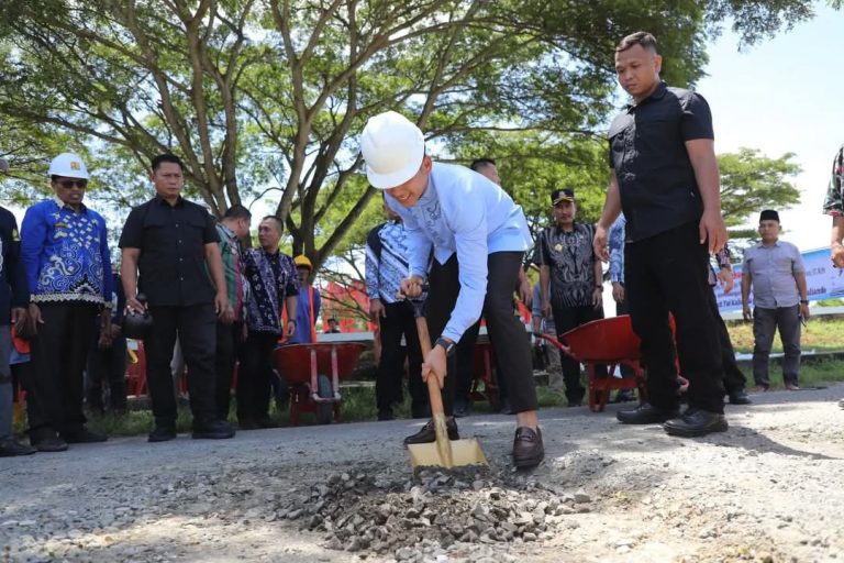 Wujudkan Aspirasi Masyarakat, Bupati Eggy Perbaiki Jalan Simpang Tugu Radin Inten – Exit Tol Kalianda