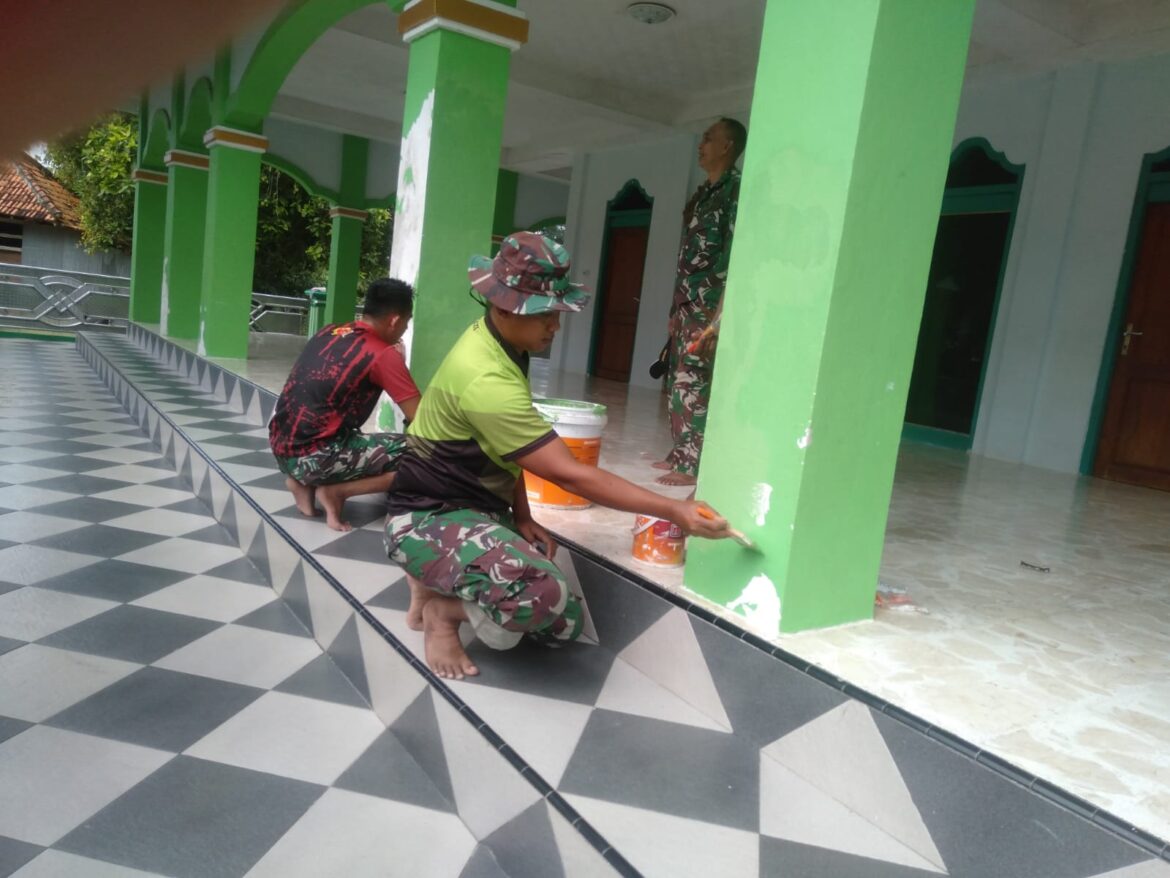 Sambut Bulan Ramadhan, Satgas TMMD 123 Kodim 0829/Bangkalan Laksanakan Karya Bakti Bersihkan Masjid Sirojul Muqtadien Desa Katol Timur