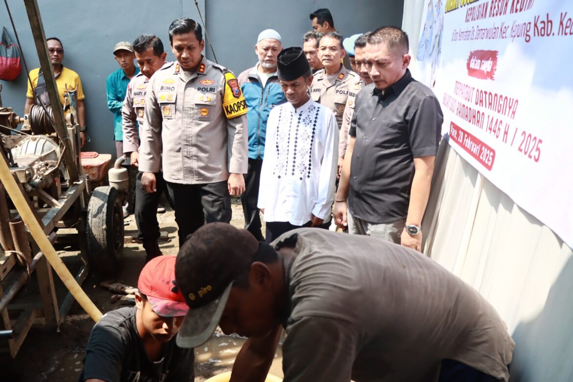 Jelang Ramadhan Polres Kediri Bangun Sumur Bor untuk Mushola di Desa Damarwulan