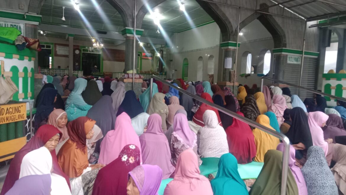 Melihat dari Dekat Santri Sepuh di Masjid Payaman Magelang