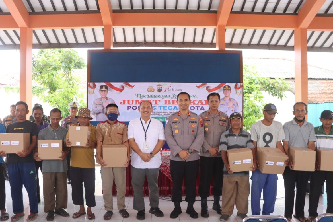 Berkah Ramadhan, Polres Tegal Kota Salurkan Paket Sembako Untuk Warga Kecamatan Margadana