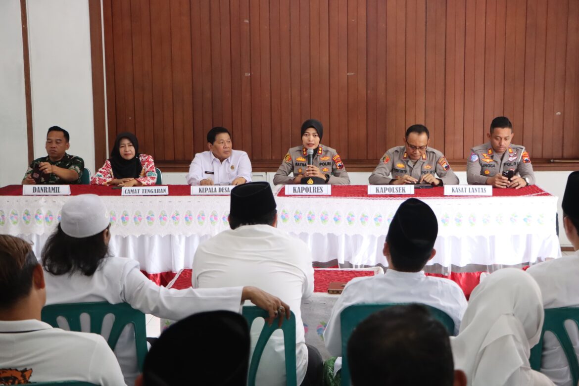 Sambangi Balai Desa Bener, Kapolres Semarang Dengarkan Beragam Curhatan Warga