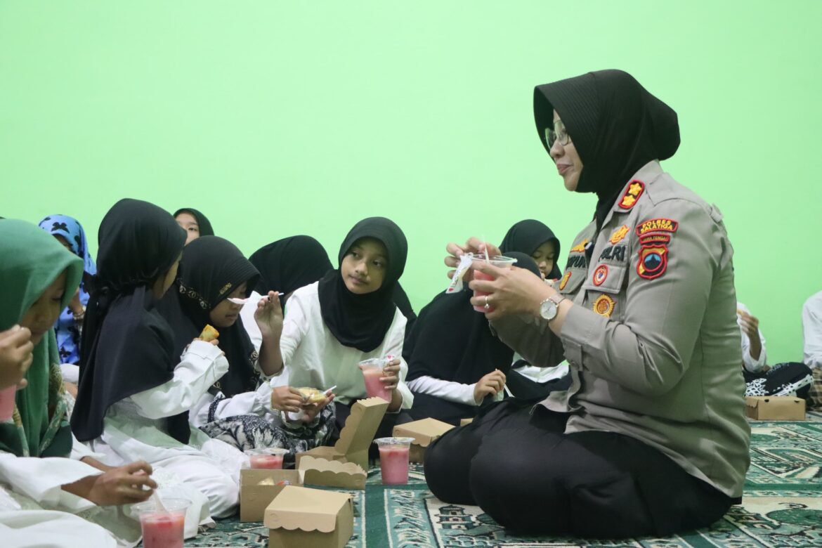 Berbagi Kebahagiaan, Kapolres Salatiga Buka Bersama Dengan Penghuni Panti Asuhan Masithoh