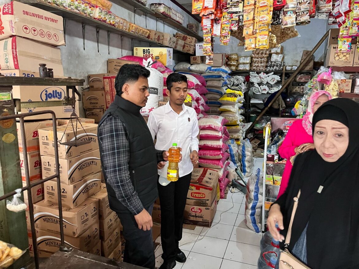 Sasar Gudang dan Pasar Temanggung, Petugas Gabungan Cek Takaran Minyak Goreng