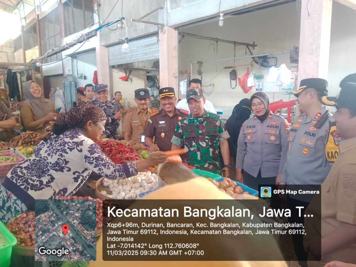 Antisipasi Kenaikan Harga Sembako, Dandim bersama Forkopimda Bangkalan Sidak Pasar