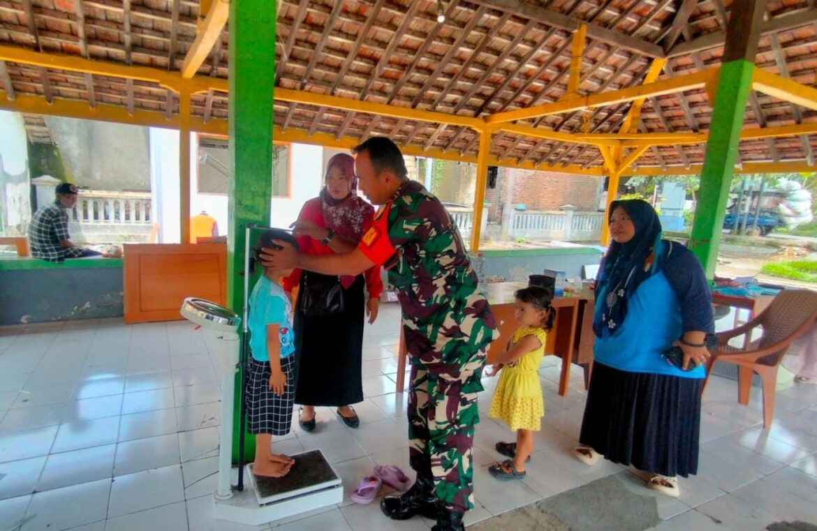 Babinsa Driyorejo Laksanakan Pendampingan Posyandu di Wilayah Binaan