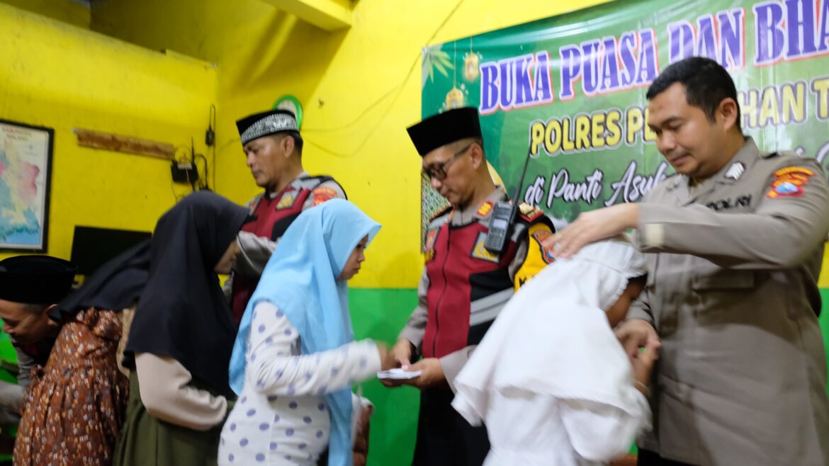Polres Pelabuhan Tanjung Perak: Buka Bersama untuk Anak Yatim Piatu Yayasan Rumah Harapan.