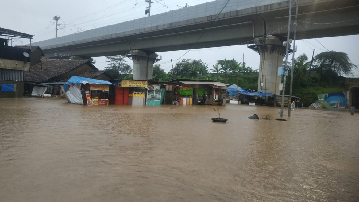 PROF SUTAN : BANDUNG BANJIR MELUAP MENAMBAH DUKA DI MASYARAKAT JAWA BARAT. MENGHIMBAU PRESIDEN RI BERSIKAP TEGAS