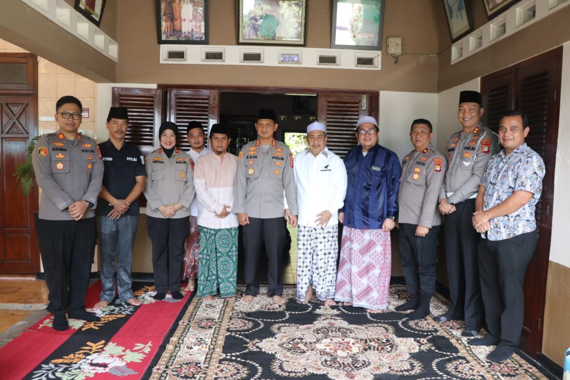 Pererat Sinergi Ulama dan Umaro, Kapolres Metro Tangerang Kota Silaturahmi ke Ponpes Alhasaniyah