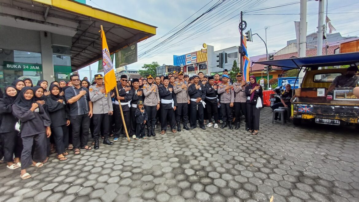 Gandeng Perguruan Pencaksilat dan Organisasi Masyarakat, Polres Semarang Bagikan Ribuan Takjil