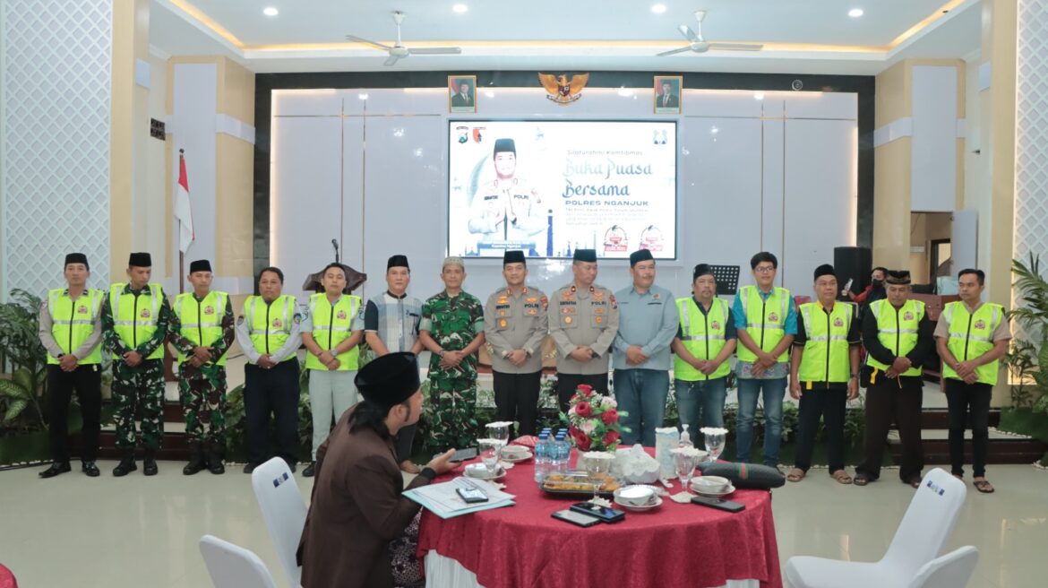 Polres Nganjuk Gelar Silaturahmi Kamtibmas dan Bagikan Rompi Keselamatan Mudik Aman, Keluarga Nyaman