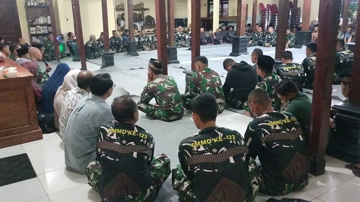 Satgas TMMD ke-123 Tulungagung Gelar Buka Bersama Warga Desa Nglurup