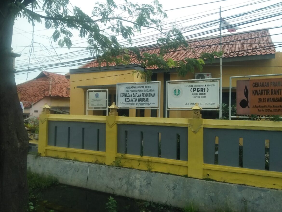 Banyaknya Potongan Gaji Pegawai ASN / P3K Dilingkungan Dinas Pendidikan Brebes Oleh PGRI Dikeluhkan Para Karyawan