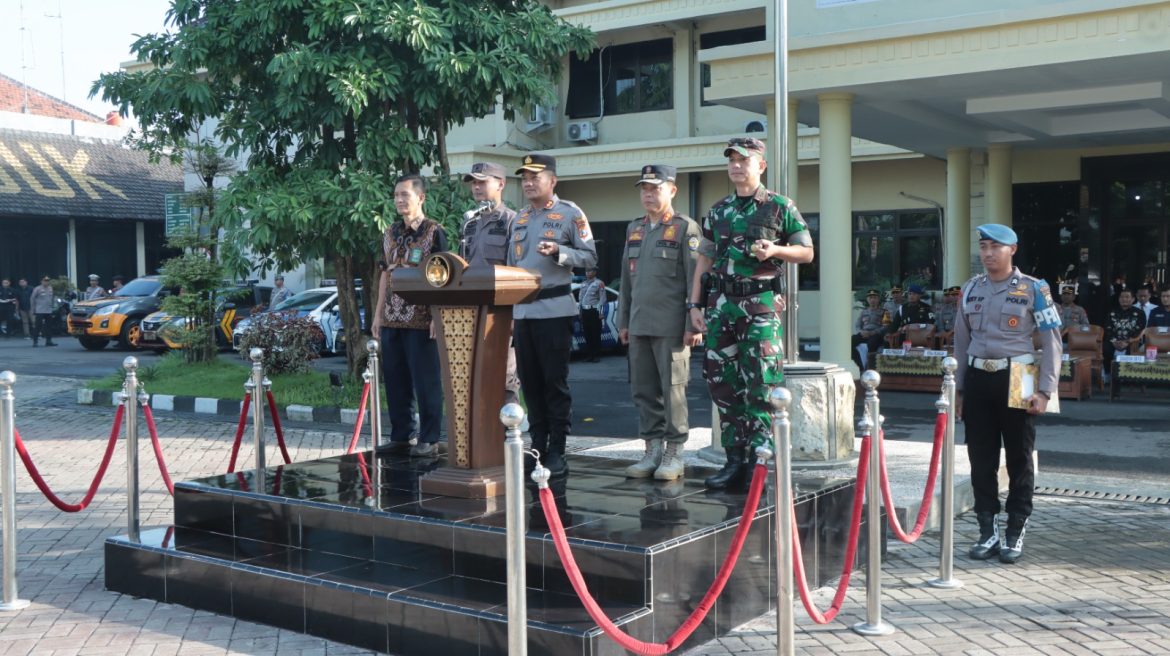 Apel Gelar Pasukan Operasi Ketupat Semeru 2025, Polres Nganjuk Siap Amankan Arus Mudik dan Balik